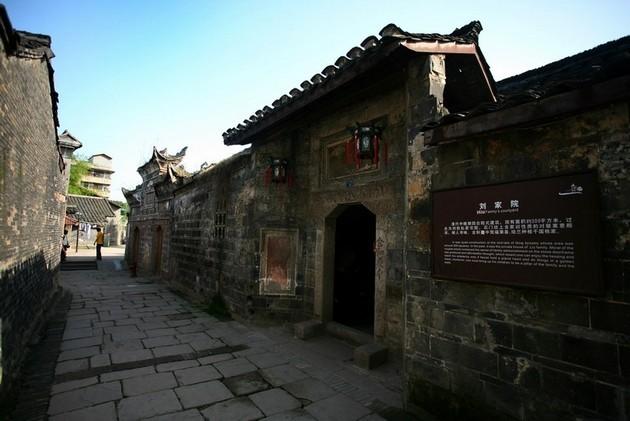 古怪巫师逃离村庄