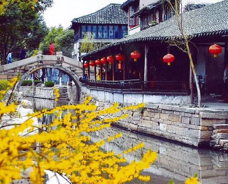 中国建设银行普洱市分行开展新春写春联和金融反诈宣传活动